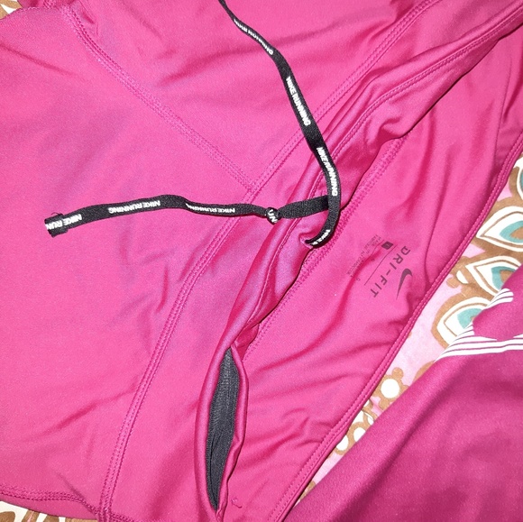 Nike gym suit. Top is medium bottoms are large - Picture 5 of 6
